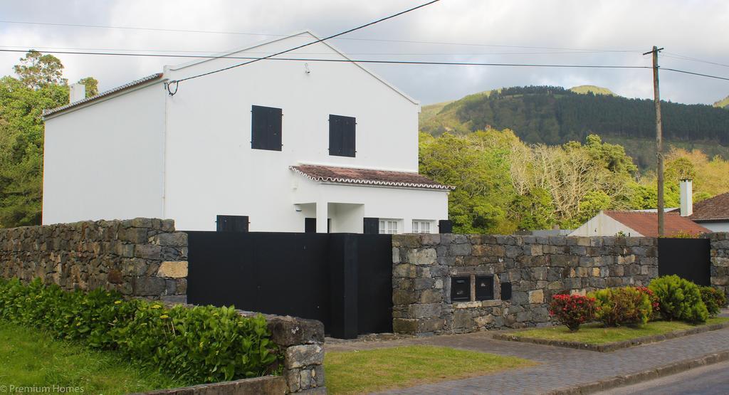 Casa das Camélias - Family Villa by the lagoon Sete Cidades Exterior foto